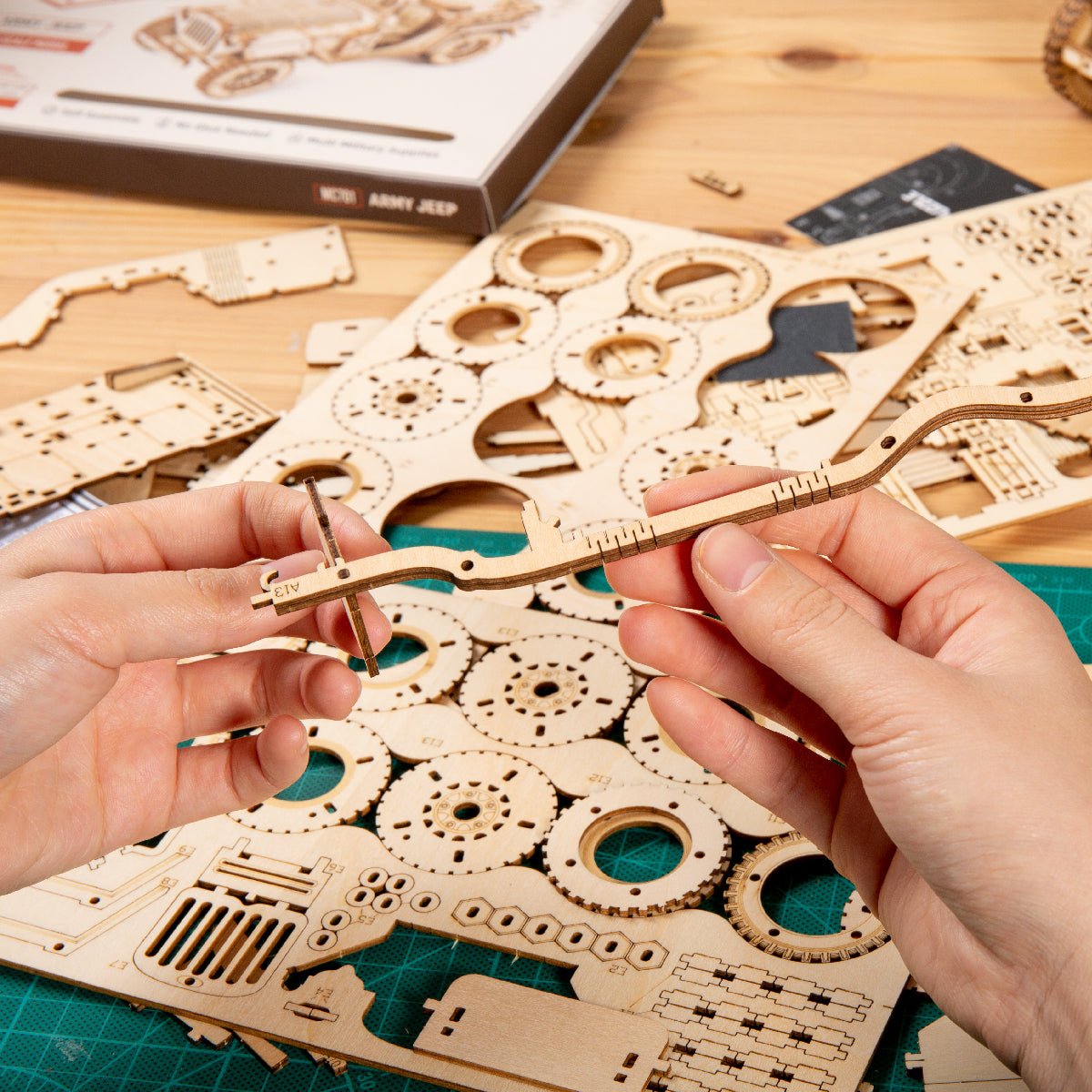 Wooden model railroad - Hours of building fun with 3D wooden model railroad