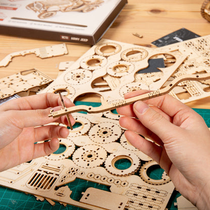 Wooden model railroad - Hours of building fun with 3D wooden model railroad
